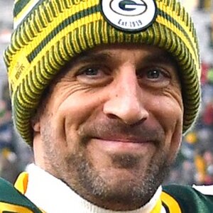Aaron Rodgers' Heartfelt Green Bay Goodbye Has Fans Emotional - ZergNet