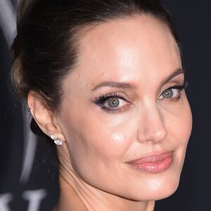 Celebrities Who Cannot Stand Angelina Jolie