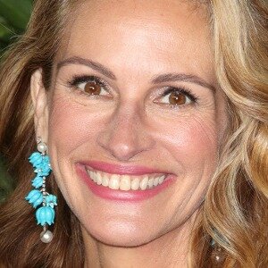 Julia Roberts' Grocery Store Behavior Has The Internet Buzzing