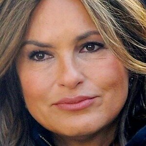A Drunken Haircut Almost Got Mariska Hargitay Fired From SVU - ZergNet