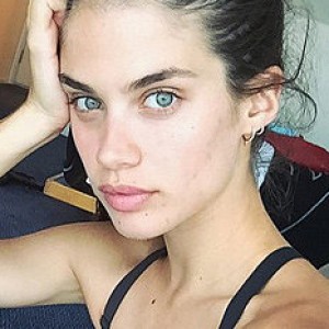 What Victoria's Secret Models Look Like Without Makeup - ZergNet