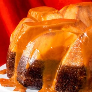 Taste The Best Of Both Worlds With This Delicious Chocoflan