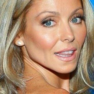 We Can't Help But Stare At Kelly Ripa's Transformation