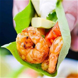 The Shrimp Lettuce Wraps That's A Fiesta In Your Mouth