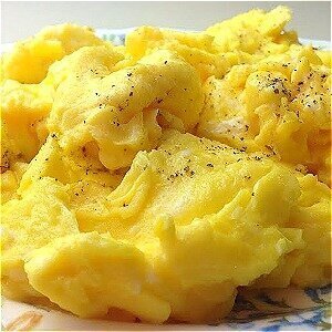 Why You Should Never Add Milk To Scrambled Eggs Again - ZergNet