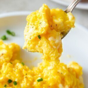 A Single Drop Of This Liquid Makes Scrambled Eggs So Fluffy