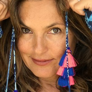 All Of These Celebs Love Going All Natural