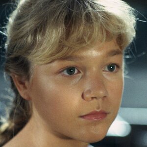 The Little Girl From Jurassic Park Is All Grown Up & So Gorgeous