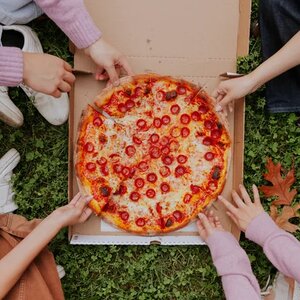 Don't Ever Waste Your Money At This Overpriced Pizza Chain