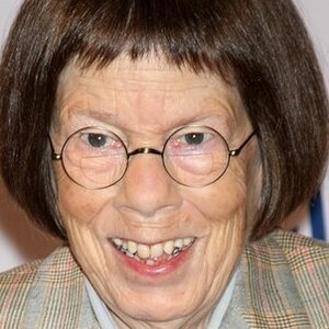 Linda Hunt's Early Career Photos Are A Real Throwback