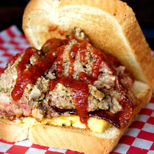 Decadently Meaty Mac 'n Cheese Sandwich